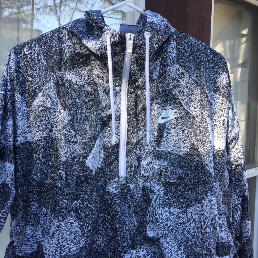 Nike wind breaker pullover